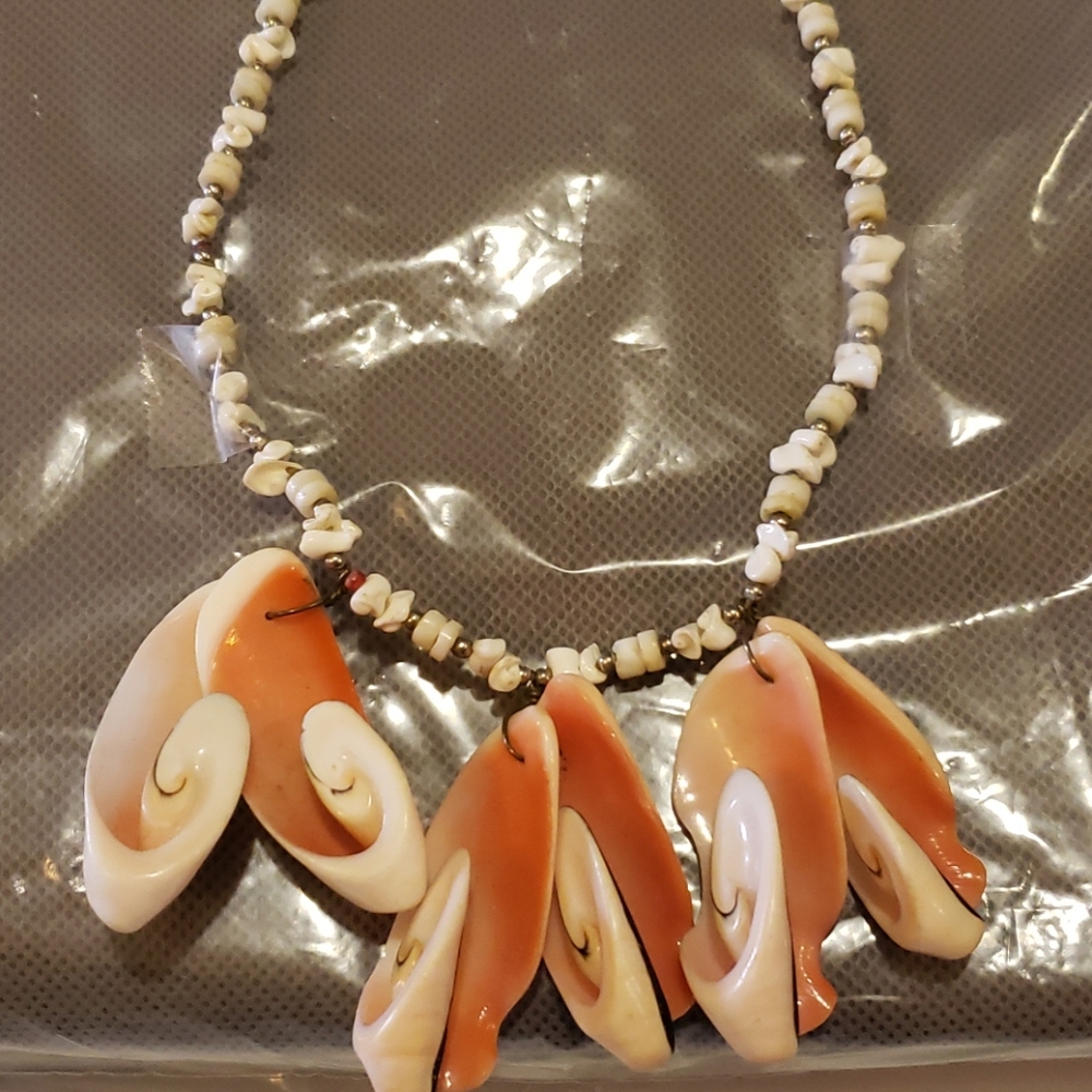 Sheashell necklace - Picture 5 of 5